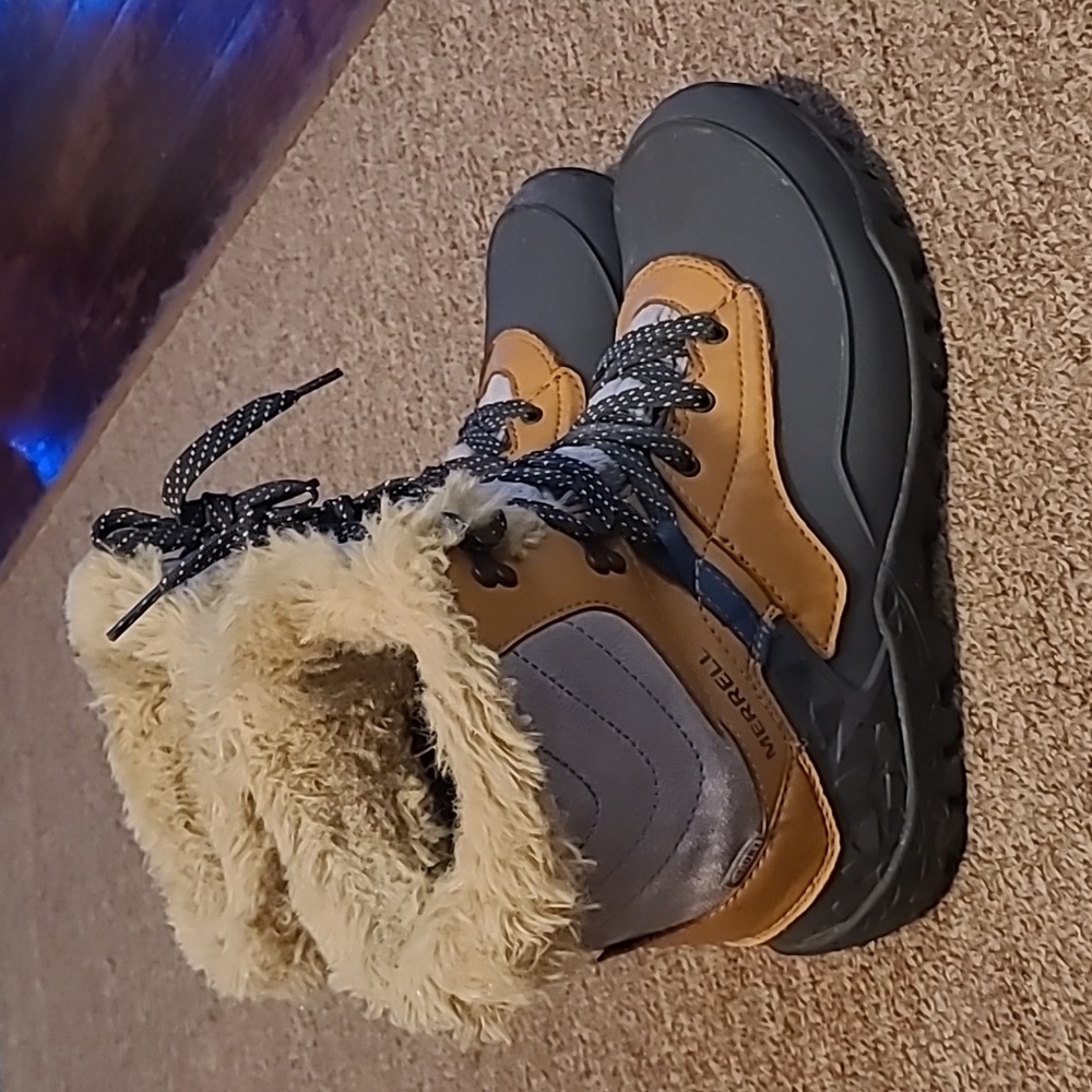 Merrell womens winter snow boots - size 7.5 / 38